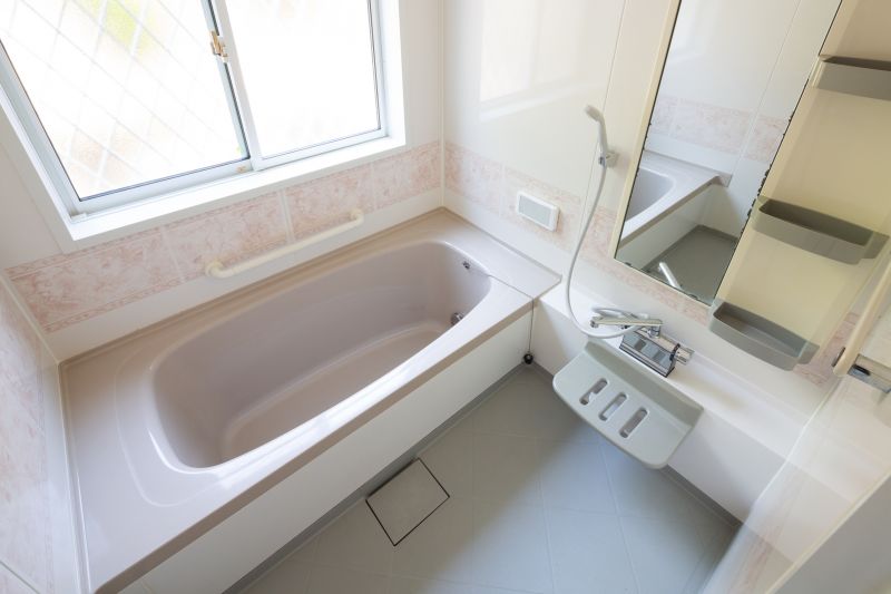 Resurfaced Bathtub with Gloss Finish